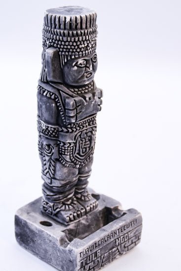 פסל אצטקי ישן שנרכש כמזכרת תיירים בדרום אמריקה עשוי גבס - Gallery Hemli - גלריה המלי