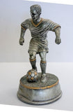 פסל יצוק ברזל ישן של כדורגלן משנות ה-60 - Gallery Hemli - גלריה המלי