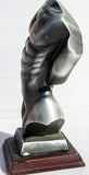 פסל מודרני גדול ממתכת, בדמות צלמית פלג גוף עליון גברית מרשימה בגוון כסף מושחר - Gallery Hemli - גלריה המלי