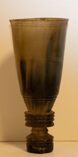 גביע שתיה ישן ומלכותי עשוי מקרן מידות 16X7 ס