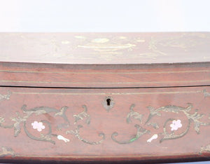 קופסא / תיבת עץ סינית עתיקה מהמאה ה-19 מעוטרת ומשובצת באם הפנינה - Gallery Hemli - גלריה המלי