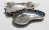 כלים ספטיים ישנים למנתחים מנירוסטה שהיו שייכים לרופא, קערות אובליות ומכסים למיכלי ספטיים