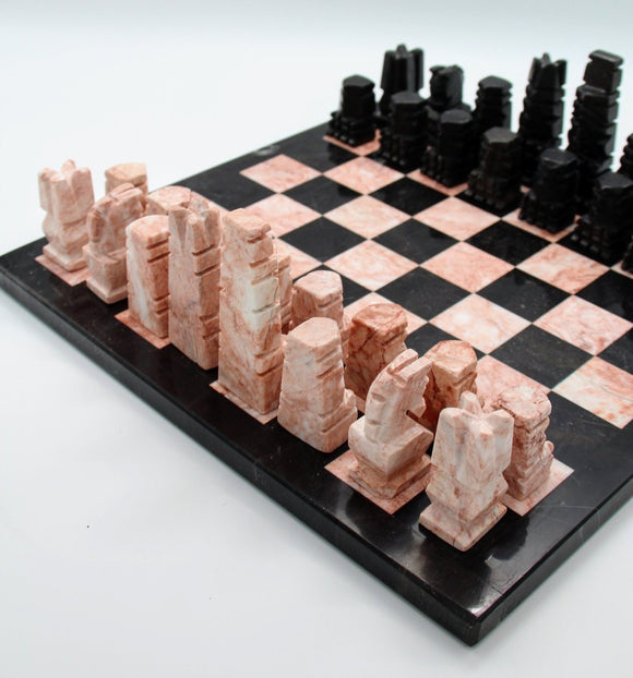 לוח שחמט ישן משיש וכלי אלבסטר מידות 45X45 ס