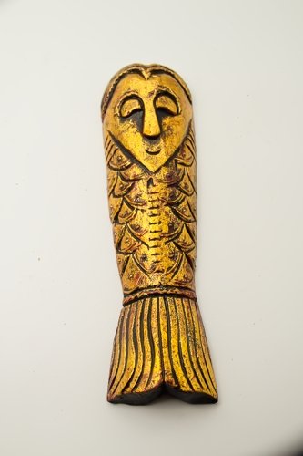 מסכה אפריקאית עשויה עץ, בצורת דג, גילוף בעבודת יד, גודל 29 ס