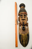 מסכה אפריקאית עשויה מעץ, דמות איש מעשן מקטרת מגולפת בעבודת יד, גודל 39 ס"מ - Gallery Hemli - גלריה המלי