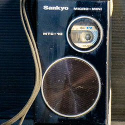 מכשיר הקלטה ישן MICRO MINI של חברת SANKYO מדגם MTC 10 משנות ה-70 - Gallery Hemli - גלריה המלי