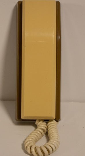 מכשיר טלפון ישן למערכת אינטרקום לבית של חברת THORN משנות ה-80 - Gallery Hemli - גלריה המלי