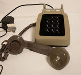 מכשיר טלפון לחצנים מושלם משנות ה-70 עם חיבור לחשמל - Gallery Hemli - גלריה המלי