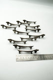 סט שניים עשר מחזיקי מפיות יצוקים בצורת כלבי תחש - Gallery Hemli - גלריה המלי