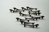 סט שניים עשר מחזיקי מפיות יצוקים בצורת כלבי תחש - Gallery Hemli - גלריה המלי