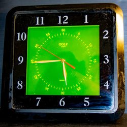 שעון פלסטיק לתליה של גולף בסגנון וינטג'י משנות ה-80 - Gallery Hemli - גלריה המלי