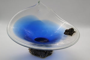 סנטר פיס איטלקי עשוי זכוכית כחולה על גבי בסיס יצוק בלט מצופה, חתום. (פגם) - Gallery Hemli - גלריה המלי